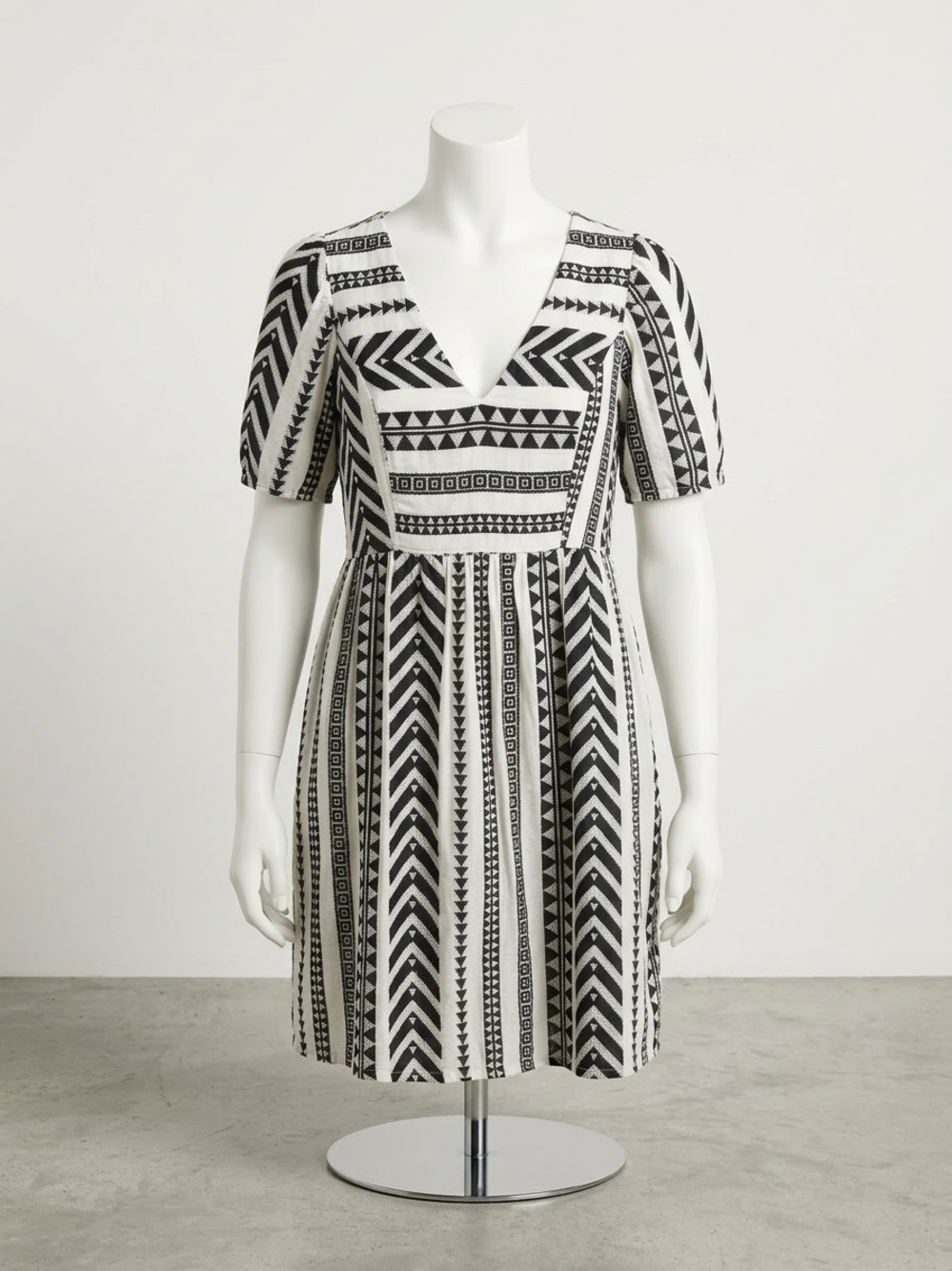 Old Navy Black and White Patterned V-Neck Dress